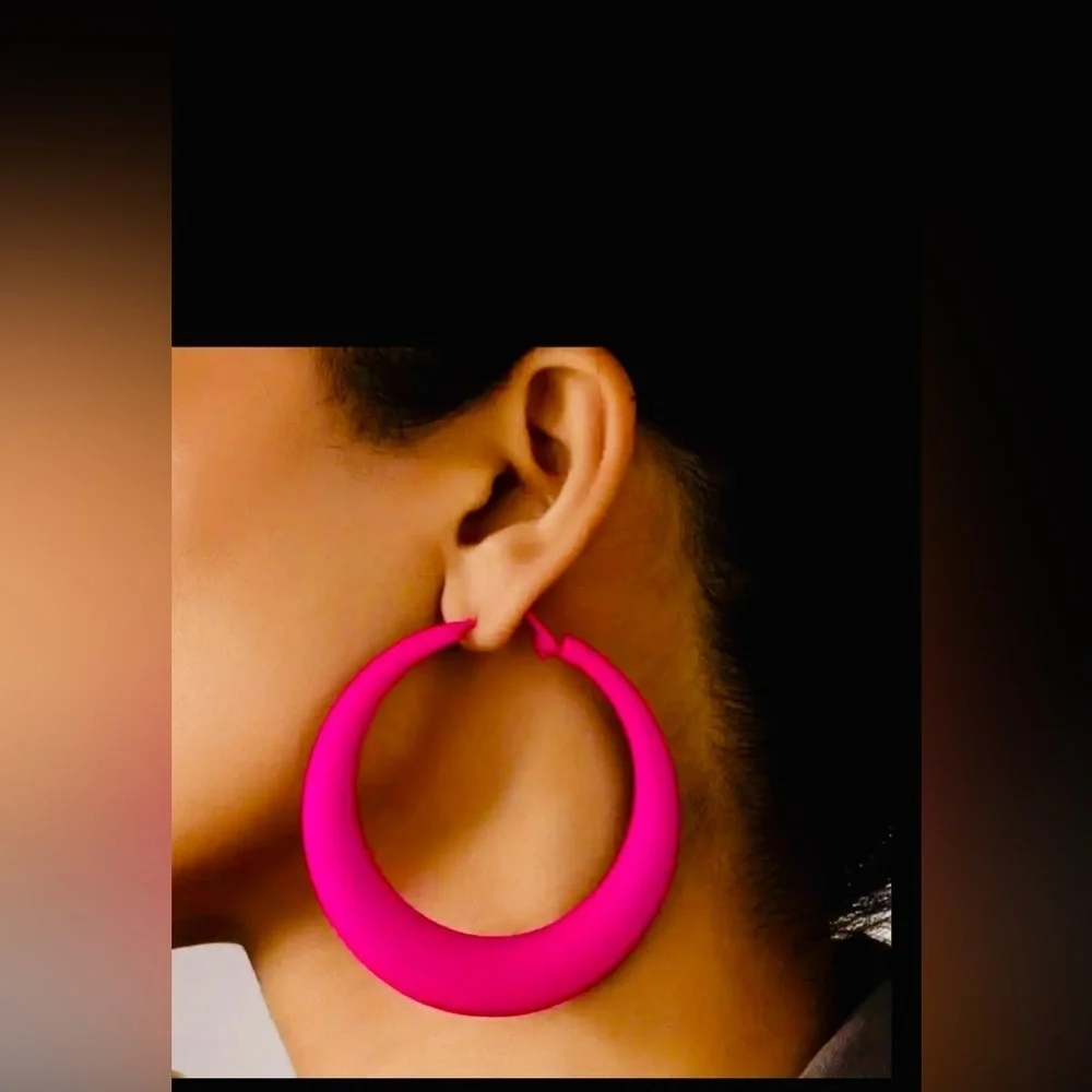 Bold Vintage-Inspired Hoop Earrings – Vibrant Pink NWOT